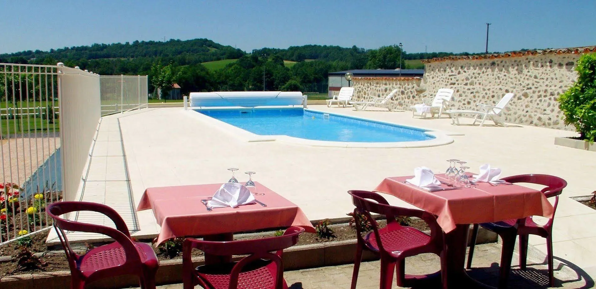 Le Prado Otel Jussac 2*,